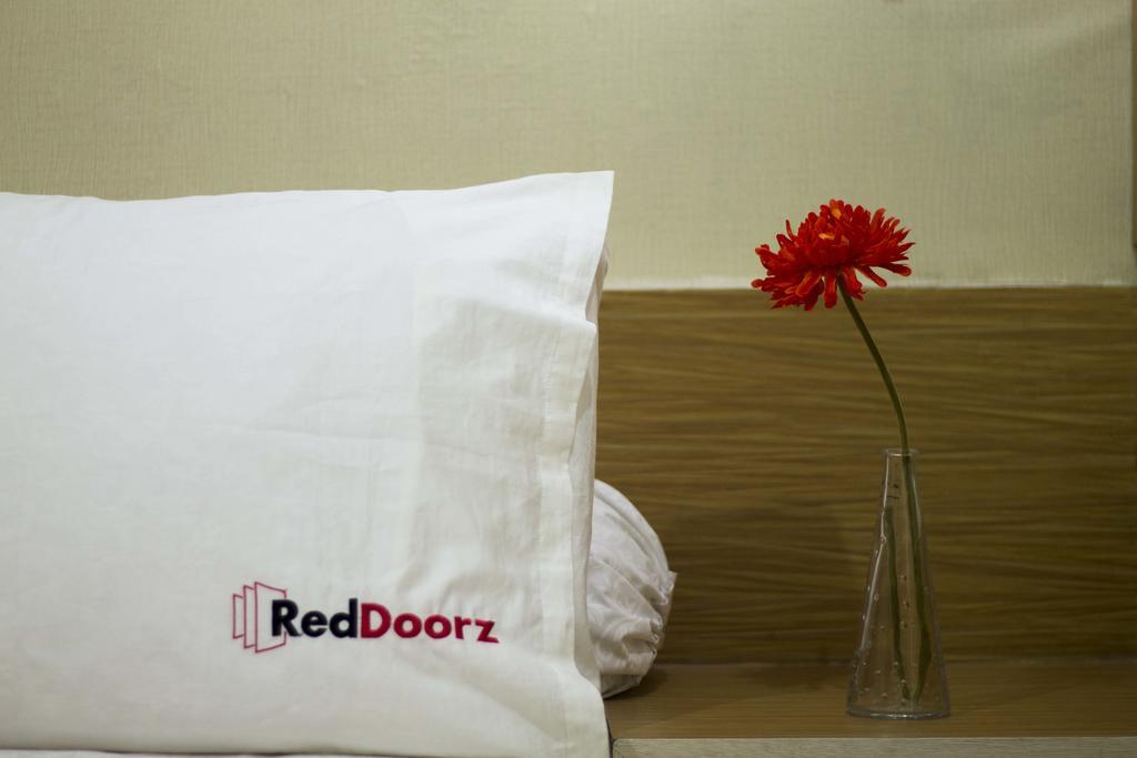 Reddoorz Premium @ Thamrin Kebon Sirih Jacarta Exterior foto