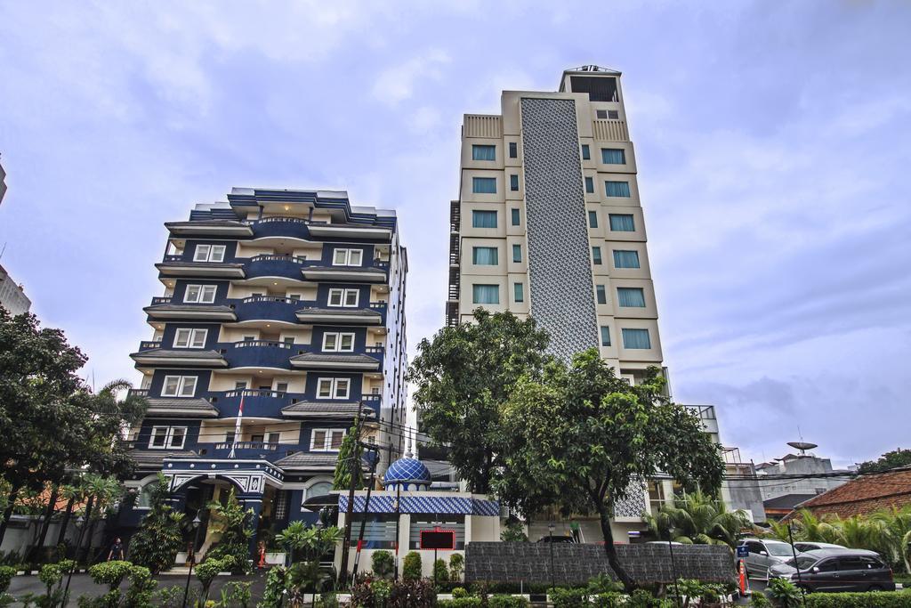 Reddoorz Premium @ Thamrin Kebon Sirih Jacarta Exterior foto