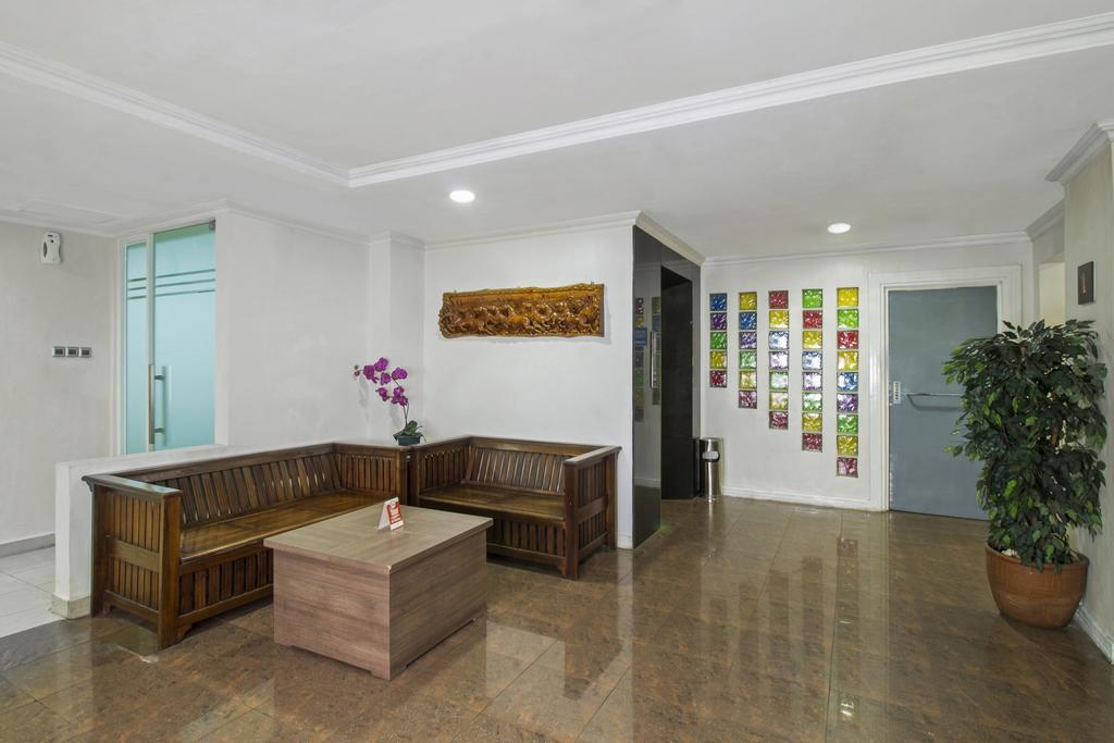 Reddoorz Premium @ Thamrin Kebon Sirih Jacarta Exterior foto