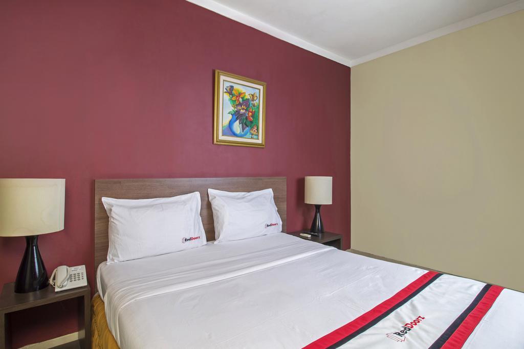 Reddoorz Premium @ Thamrin Kebon Sirih Jacarta Exterior foto