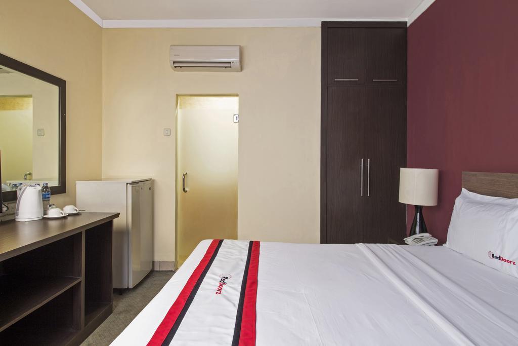Reddoorz Premium @ Thamrin Kebon Sirih Jacarta Exterior foto