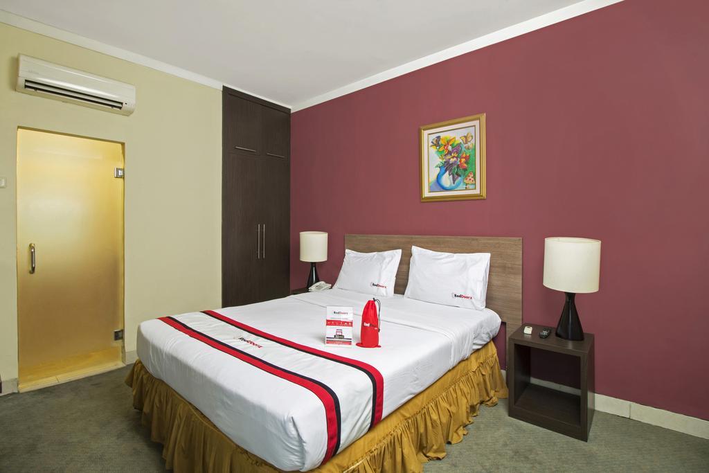 Reddoorz Premium @ Thamrin Kebon Sirih Jacarta Exterior foto