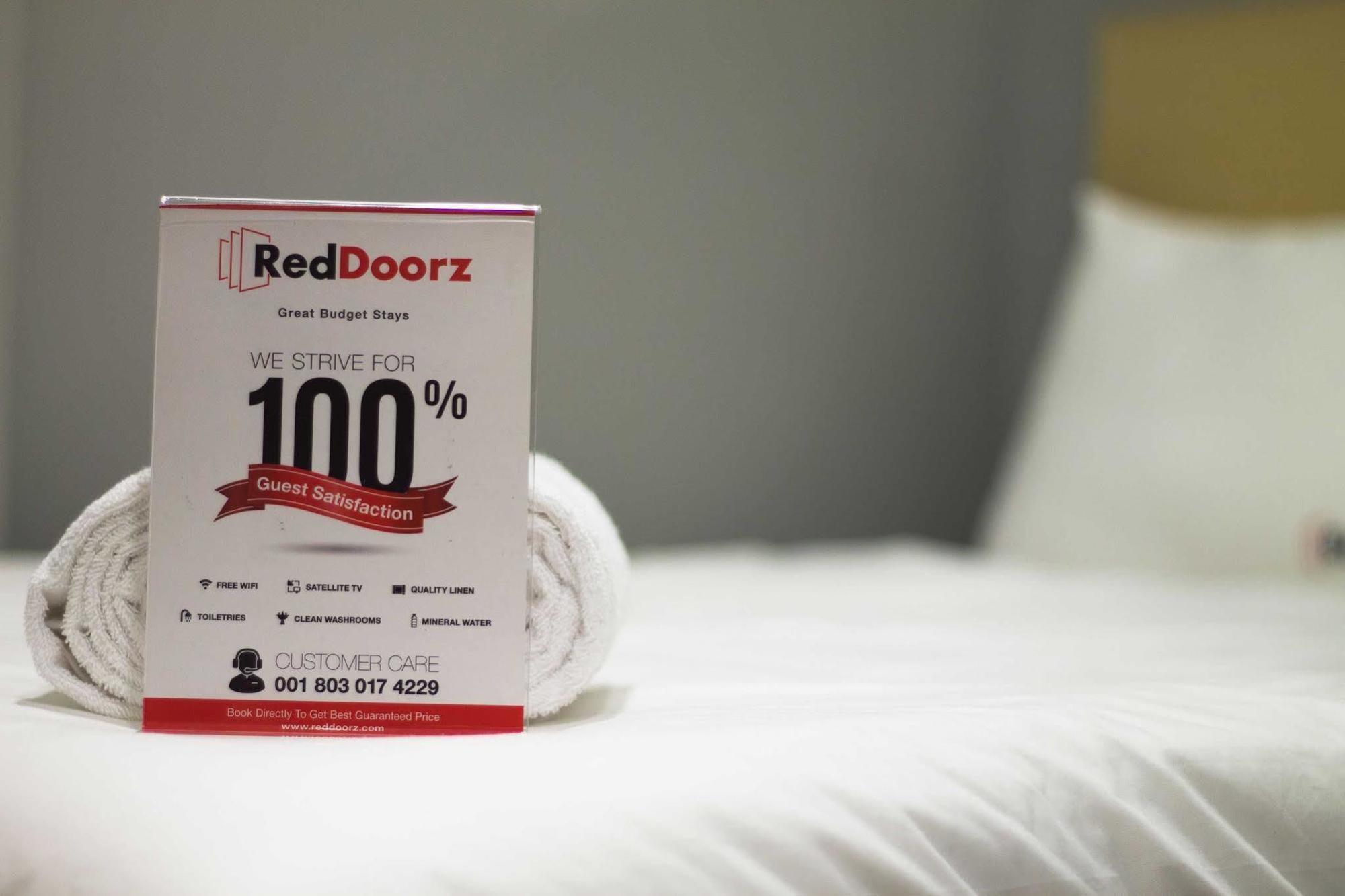 Reddoorz Premium @ Thamrin Kebon Sirih Jacarta Exterior foto