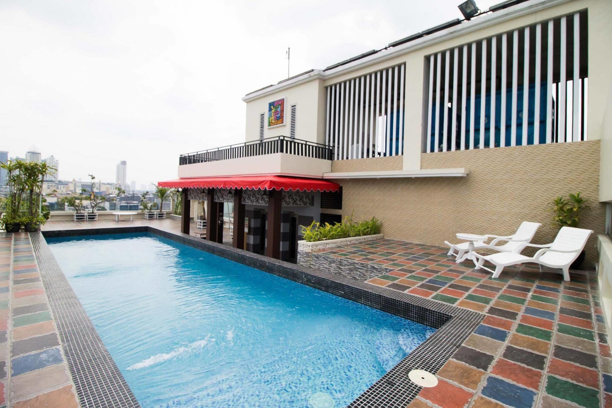 Reddoorz Premium @ Thamrin Kebon Sirih Jacarta Exterior foto