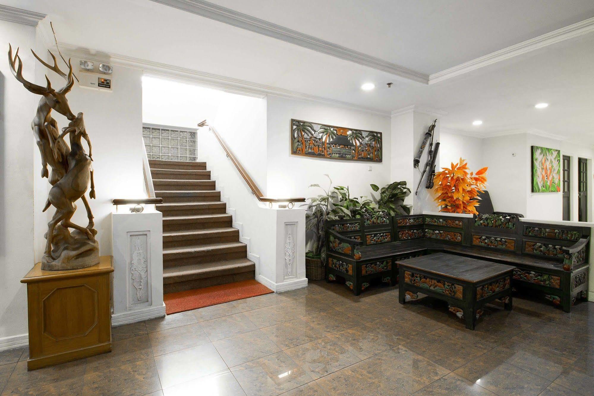 Reddoorz Premium @ Thamrin Kebon Sirih Jacarta Exterior foto