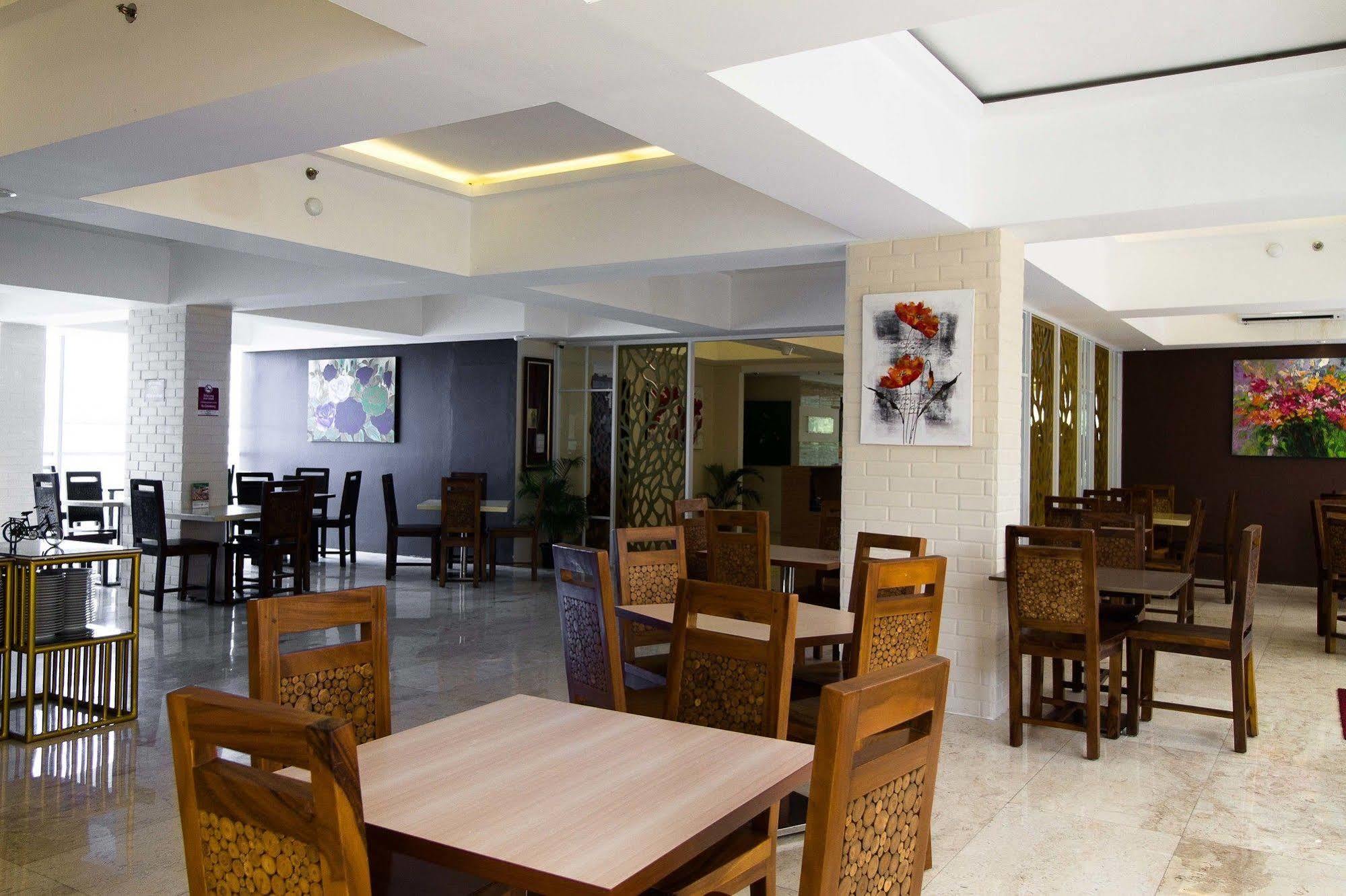 Reddoorz Premium @ Thamrin Kebon Sirih Jacarta Exterior foto
