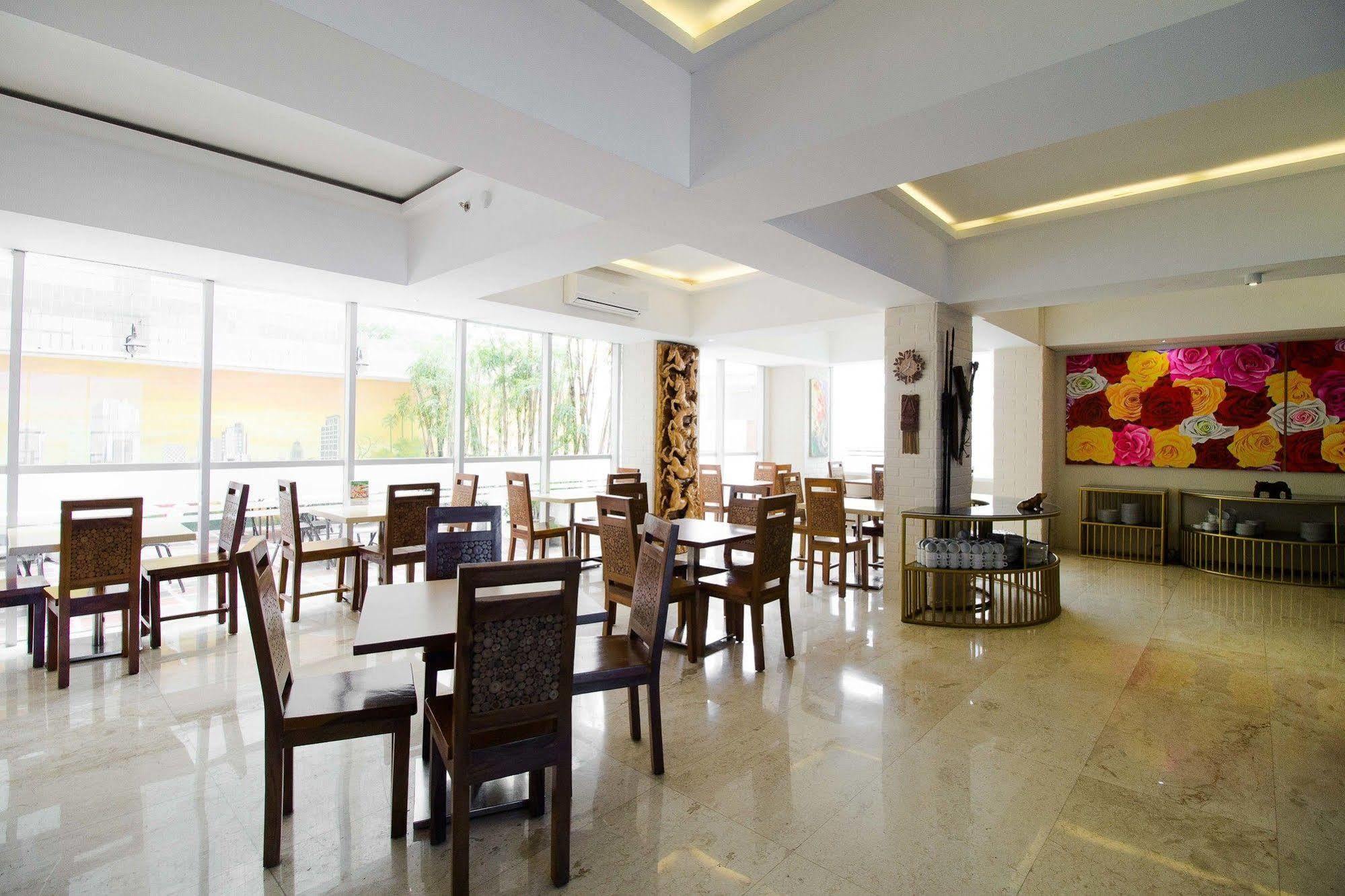 Reddoorz Premium @ Thamrin Kebon Sirih Jacarta Exterior foto