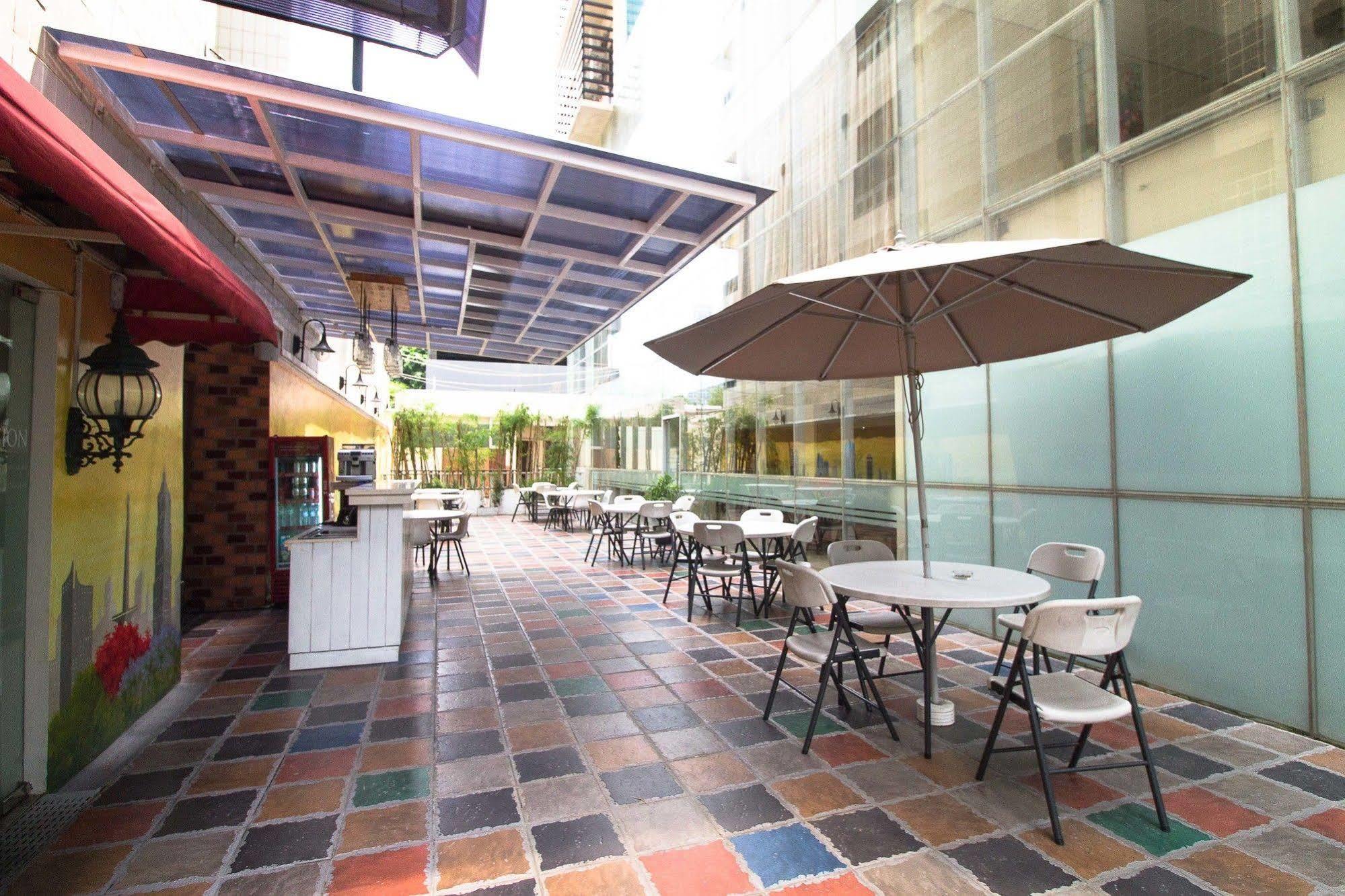 Reddoorz Premium @ Thamrin Kebon Sirih Jacarta Exterior foto