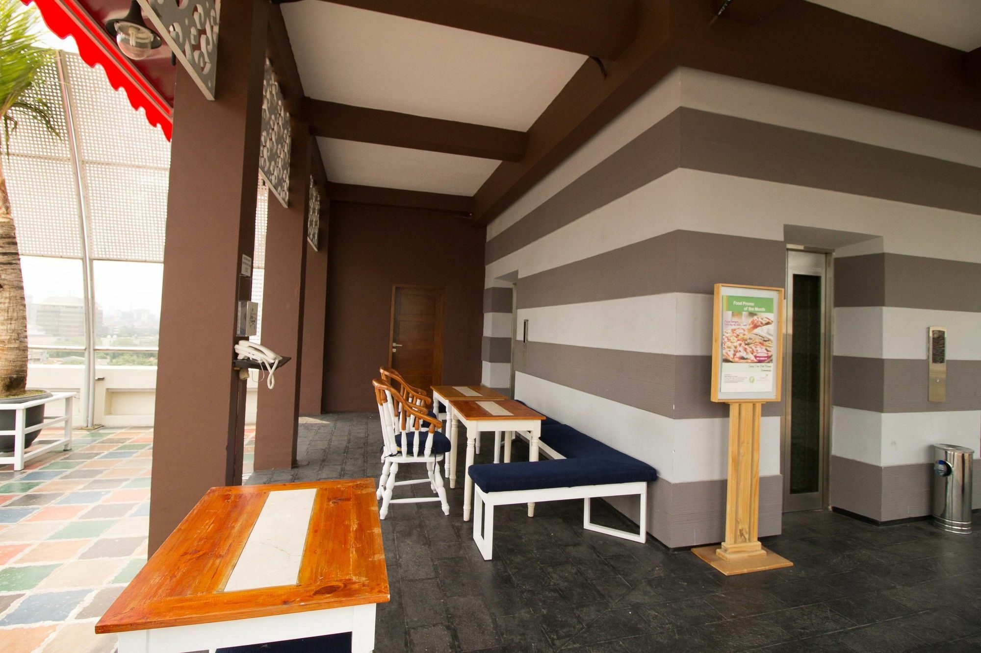 Reddoorz Premium @ Thamrin Kebon Sirih Jacarta Exterior foto
